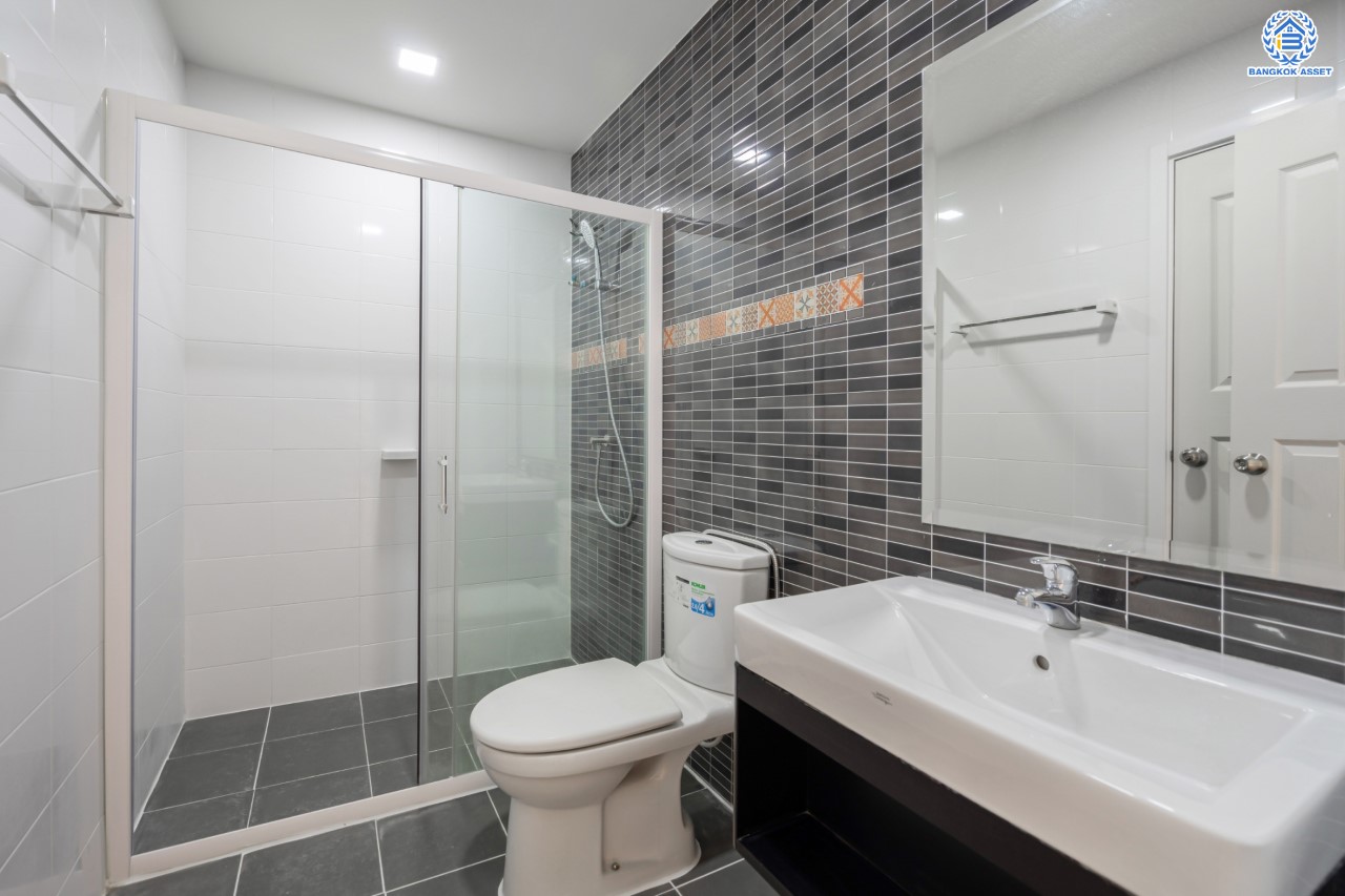 บ้านมือสองตกแต่งใหม่ ม.พฤกษาวิลล์63/2 พระราม5-นครอินทร์ ทาวน์โฮม 3 ชั้น เนื้อที่ 22 ตร.ว. ฟังก์ชัน 3 ห้องนอน 3 ห้องน้ำ จอดรถได้ 2 คัน มาพร้อมทำเลดี ใกล้สะพานพระรามห้า เดินทางสะดวกด้วยจุดขึ้นทางด่วน "ศรีรัช" และรถไฟฟ้าสายสีม่วง "สถานีแยกติวานนท์"...